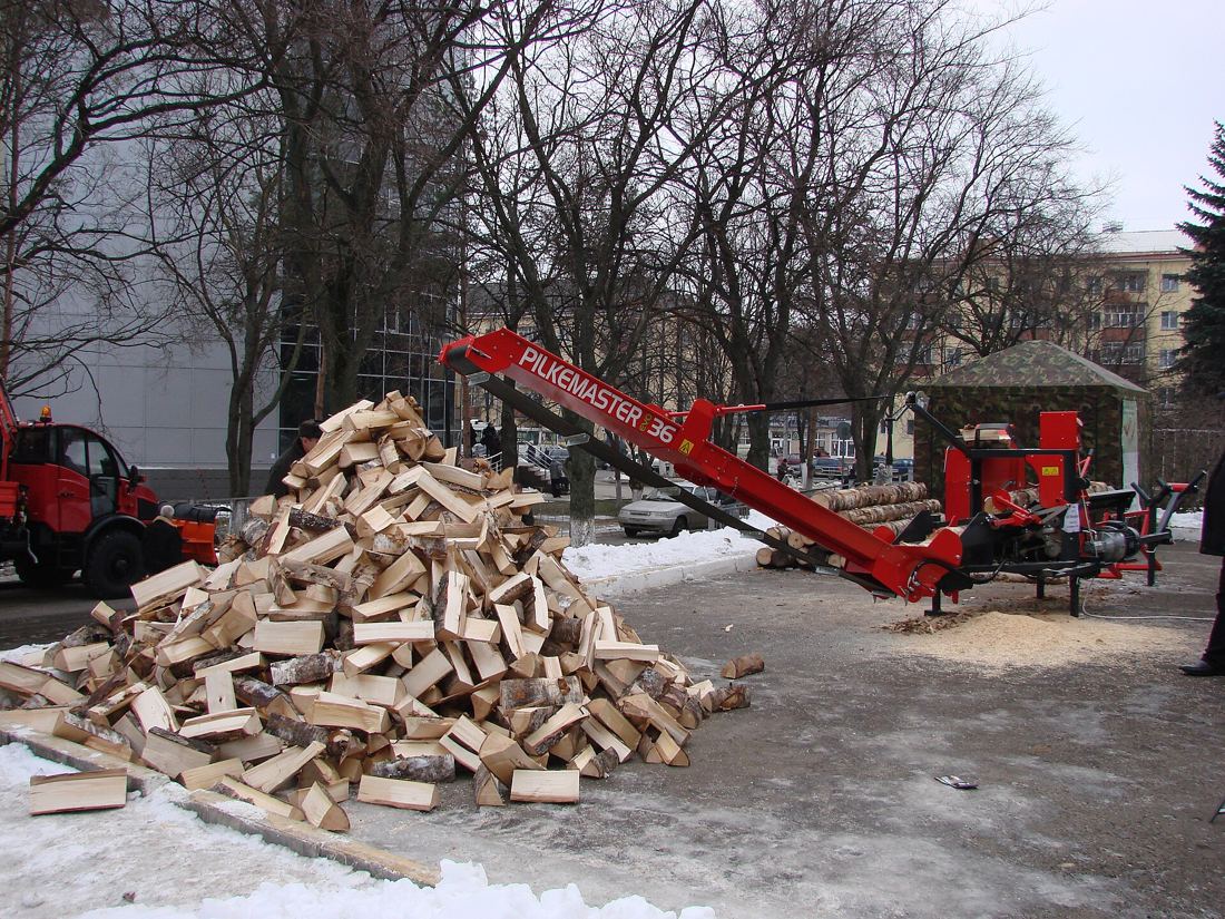 Log splitter with split firewood