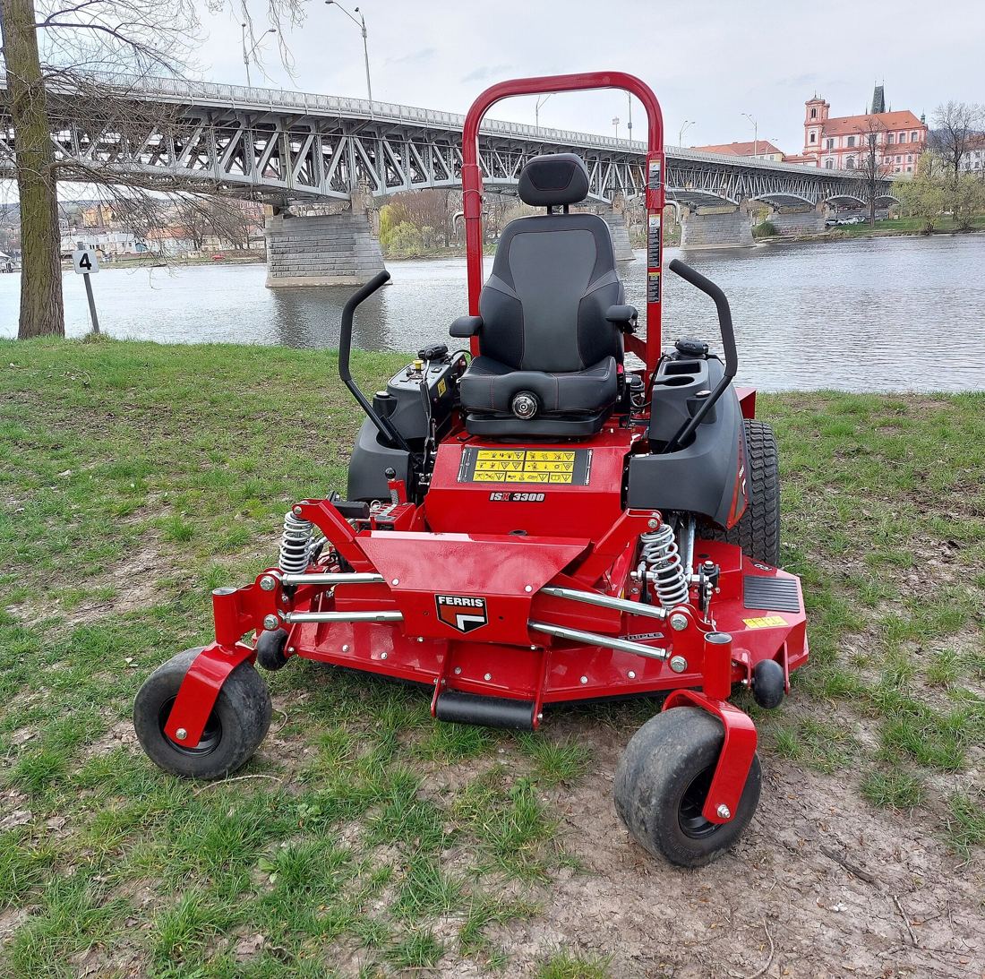 Zero-turn mower